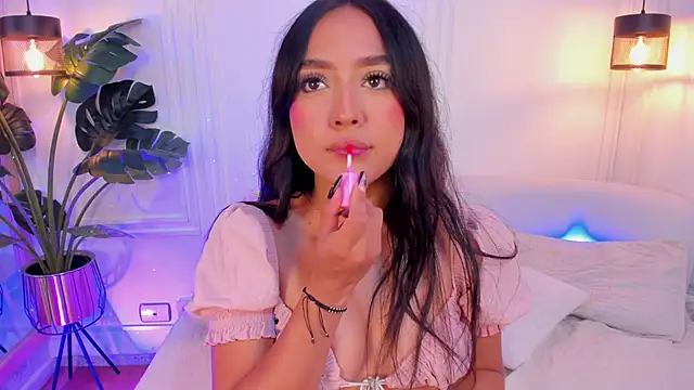 Dafne Hillss online show from October 31, 12:35 pm