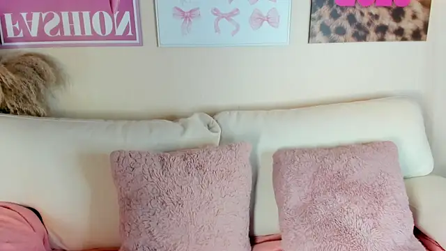 Snapshot of Dafne_Hillss chatting on June 18, 12:21 pm Dafne Hillss online show from June 18, 12:21 pm