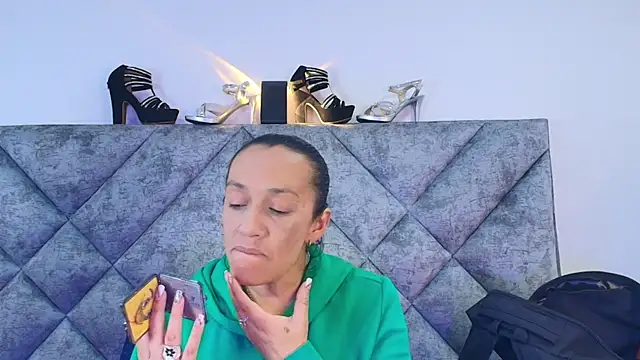 Shantey Laurent online show from November 21, 12:26 pm