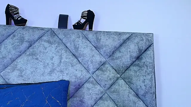 Shantey Laurent online show from November 14, 12:42 pm