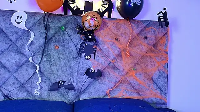 Shantey Laurent online show from November 1, 3:06 pm