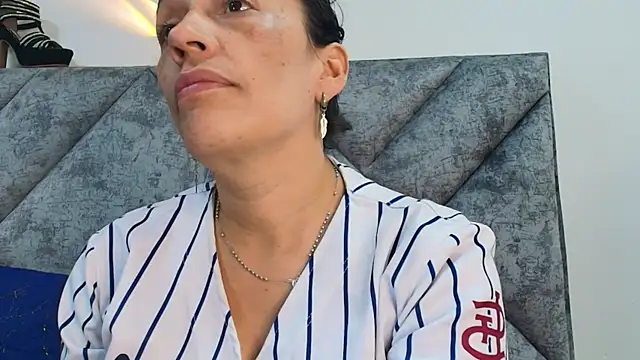 Shantey Laurent online show from November 22, 1:32 pm