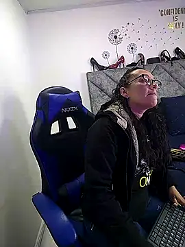 Shantey Laurent online show from February 26, 1:11 pm