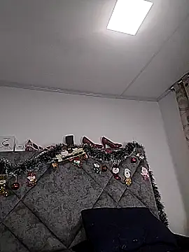 Shantey Laurent online show from December 13, 8:04 pm