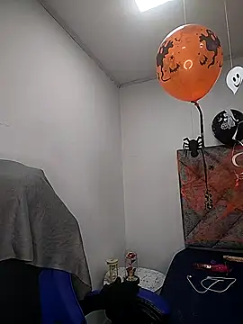 Shantey Laurent online show from October 29, 1:43 pm