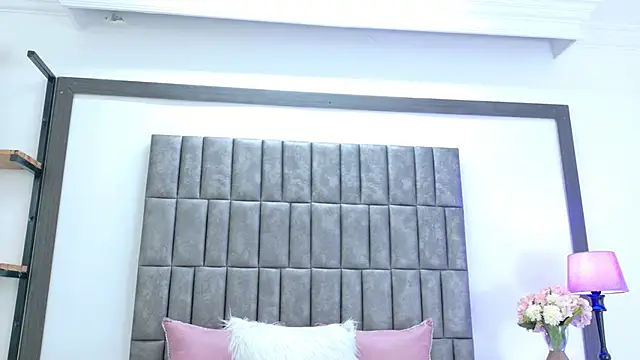 Skyler Fox  online show from February 28, 8:19 pm