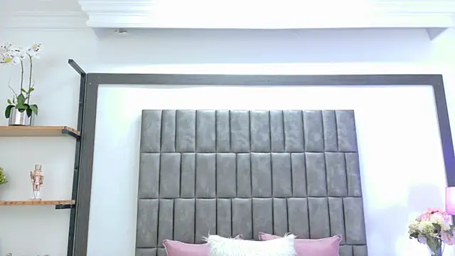 Snapshot of Skyler_Fox_ chatting on June 5, 8:47 pm Skyler Fox online show from June 5, 8:47 pm
