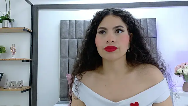 Skyler Fox  online show from February 2, 8:30 pm