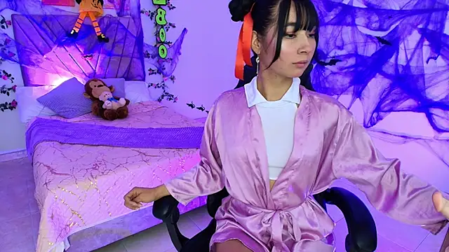 Snapshot of candy_kitt7 chatting on October 13, 2:18 pm candy kitt7 online show from October 13, 2:18 pm