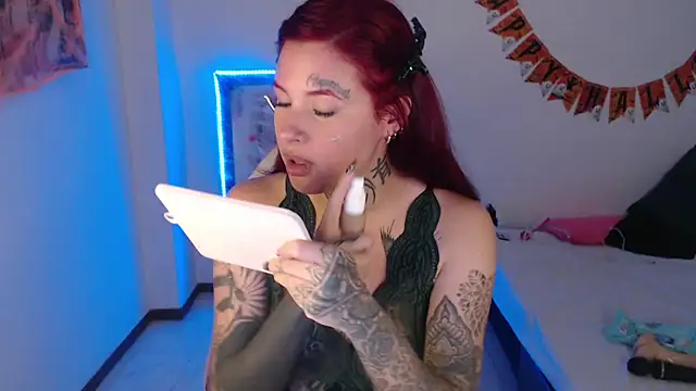 Snapshot of Maddy_Vicius19 chatting on October 28, 8:41 pm Maddy Vicius19 online show from October 28, 8:41 pm