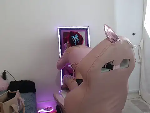 Snapshot of Maddy_Vicius19 chatting on September 21, 8:14 pm Maddy Vicius19 online show from September 21, 8:14 pm