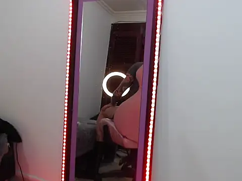 Snapshot of Maddy_Vicius19 chatting on September 20, 7:41 pm Maddy Vicius19 online show from September 20, 7:41 pm