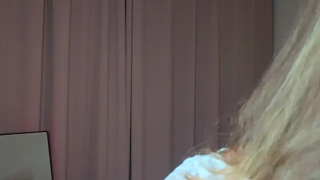 LoveSeekins online show from April 8, 7:15 pm