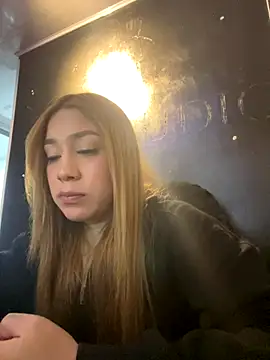 Issa Moon  online show from November 24, 2:22 am