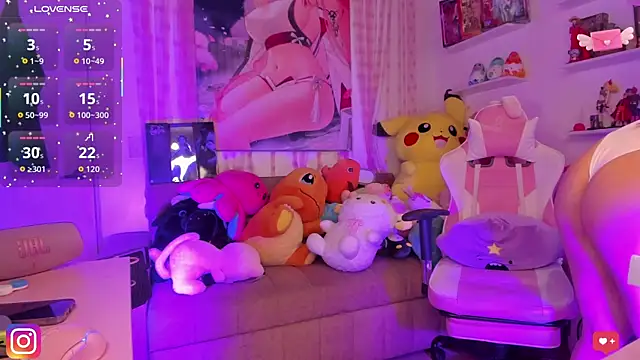 Issa Moon  online show from October 21, 12:00 am