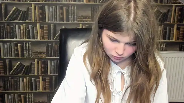 Lilly Jess online show from November 9, 7:40 pm