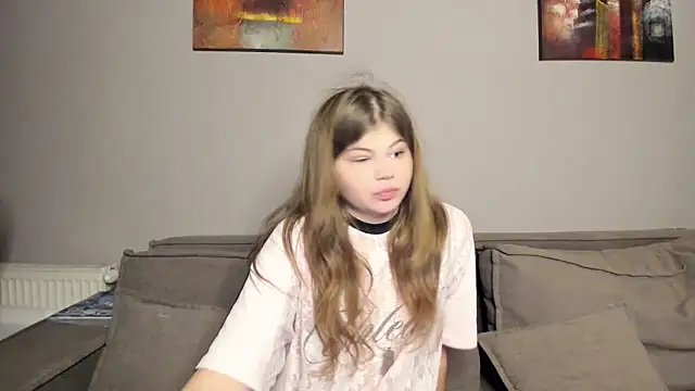 Lilly Jess online show from November 14, 7:50 pm