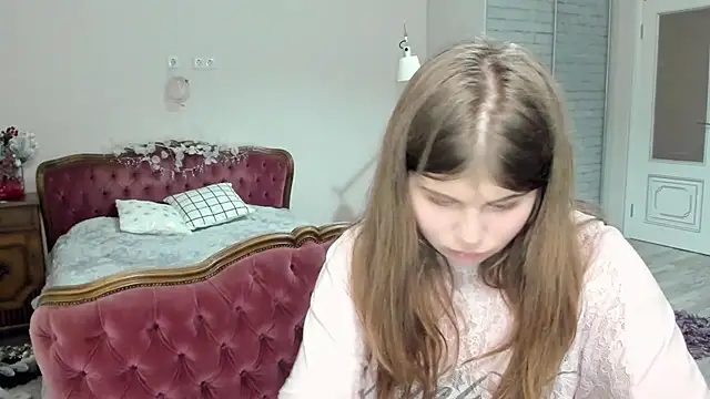 Lilly Jess online show from December 19, 11:29 pm