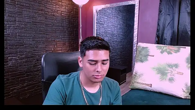 Snapshot of Matthewlodge chatting on November 7, 1:48 pm Matthewlodge online show from November 7, 1:48 pm