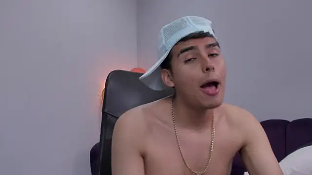 Snapshot of Matthewlodge chatting on November 18, 3:04 pm Matthewlodge online show from November 18, 3:04 pm