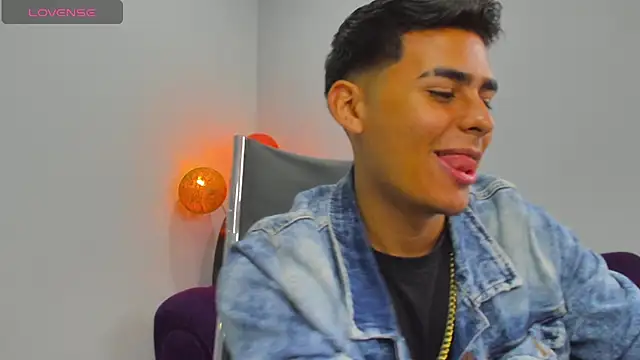 Snapshot of Matthewlodge chatting on November 29, 1:22 pm Matthewlodge online show from November 29, 1:22 pm