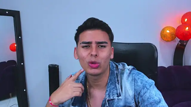 Snapshot of Matthewlodge chatting on November 11, 2:56 pm Matthewlodge online show from November 11, 2:56 pm