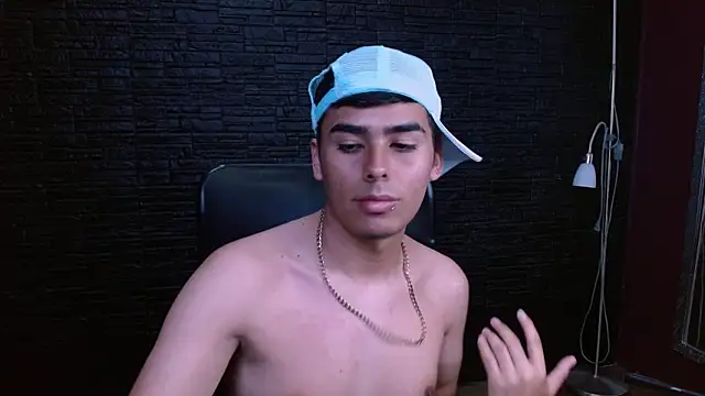 Snapshot of Matthewlodge chatting on December 15, 4:57 pm Matthewlodge online show from December 15, 4:57 pm