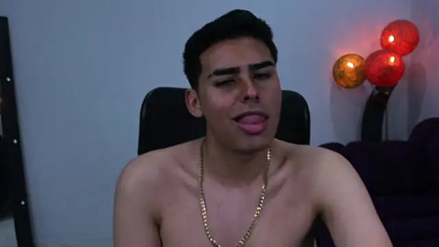 Snapshot of Matthewlodge chatting on November 10, 1:38 pm Matthewlodge online show from November 10, 1:38 pm