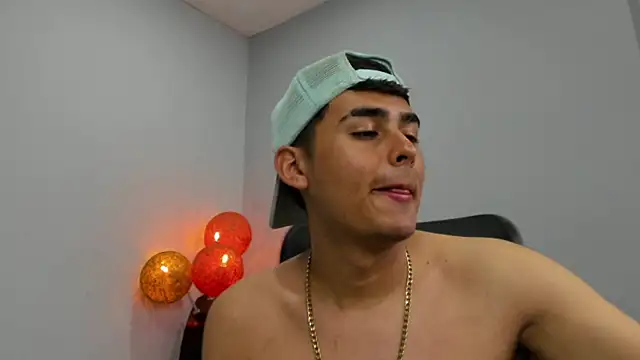 Snapshot of Matthewlodge chatting on November 14, 1:53 am Matthewlodge online show from November 14, 1:53 am