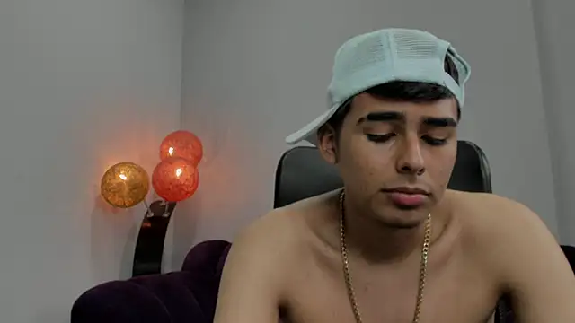 Snapshot of Matthewlodge chatting on November 19, 3:34 pm Matthewlodge online show from November 19, 3:34 pm