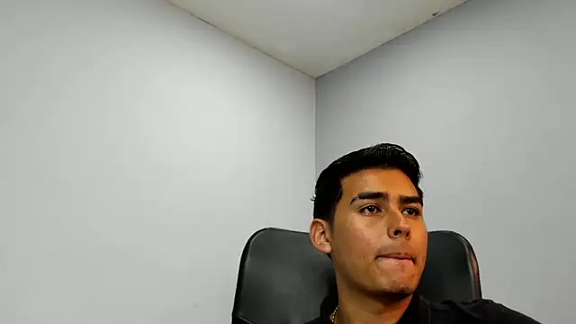 Snapshot of Matthewlodge chatting on November 17, 4:22 pm Matthewlodge online show from November 17, 4:22 pm