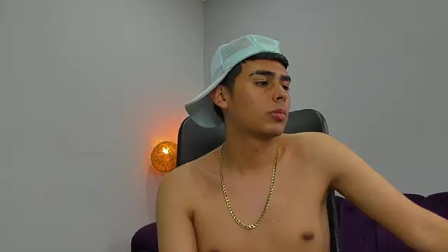 Snapshot of Matthewlodge chatting on November 24, 3:12 pm Matthewlodge online show from November 24, 3:12 pm