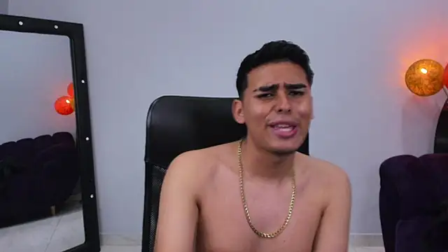 Snapshot of Matthewlodge chatting on November 8, 2:09 pm Matthewlodge online show from November 8, 2:09 pm