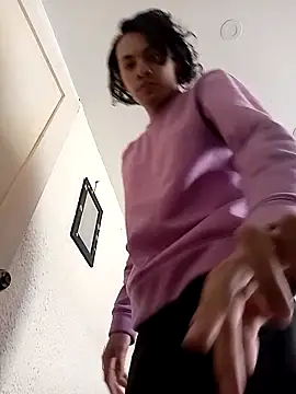 Snapshot of kittymutant99 chatting on December 21, 2:30 pm kittymutant99 online show from December 21, 2:30 pm