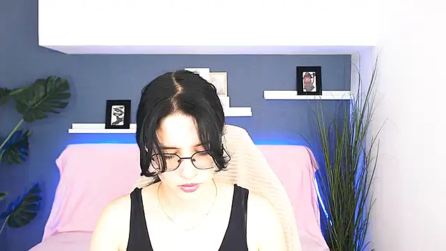 Snapshot of Charming_Mysteriousss chatting on October 13, 12:40 pm Charming Mysteriousss online show from October 13, 12:40 pm