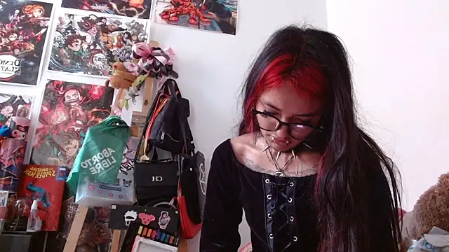 carolinerue online show from January 10, 4:24 pm