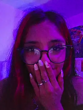 carolinerue online show from April 17, 3:20 am