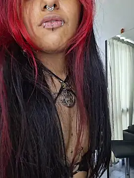 carolinerue online show from March 31, 5:26 pm