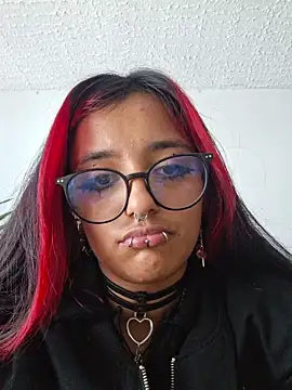 carolinerue online show from April 19, 9:28 pm