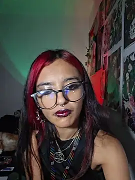 carolinerue online show from February 10, 10:58 am