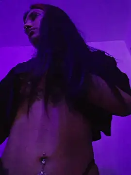 carolinerue online show from April 15, 6:45 pm