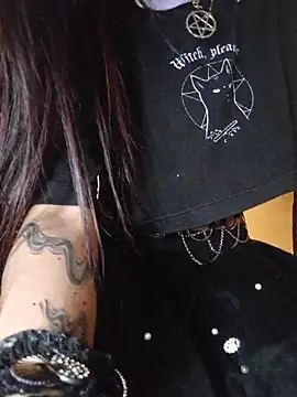 carolinerue online show from February 15, 11:47 pm