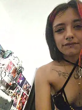 carolinerue online show from May 16, 1:26 am