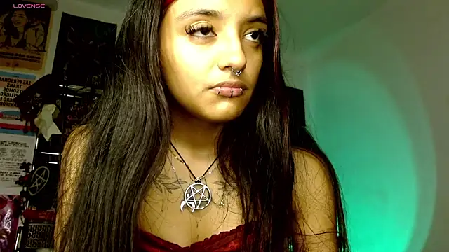 carolinerue online show from April 30, 8:32 am