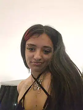 carolinerue online show from May 16, 1:48 am