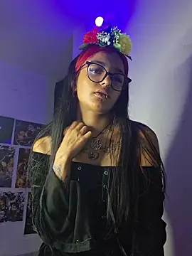 carolinerue online show from June 21, 12:16 am