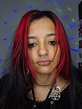 carolinerue online show from April 1, 7:53 am