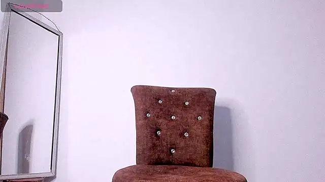Snapshot of GiuliaCash chatting on October 18, 10:17 am GiuliaCash online show from October 18, 10:17 am