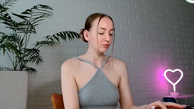 Snapshot of WhitePrincessLuna chatting on June 19, 1:06 pm WhitePrincessLuna online show from June 19, 1:06 pm