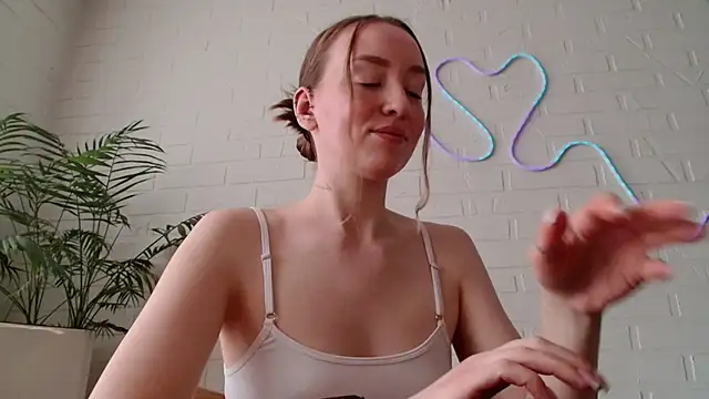 Snapshot of WhitePrincessLuna chatting on April 27, 1:42 pm WhitePrincessLuna online show from April 27, 1:42 pm
